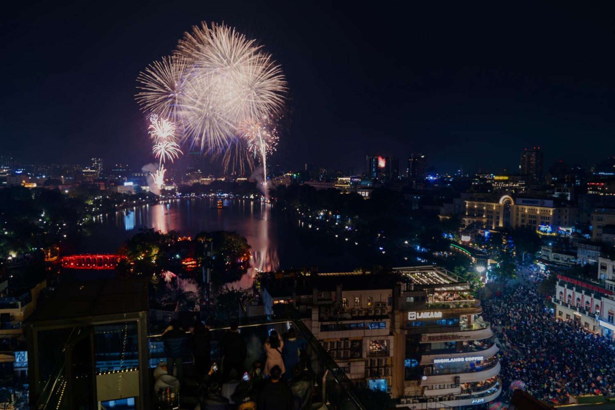 فندق ماي دي فيل أولد كوارتر هانوي المظهر الخارجي الصورة Fireworks at the Danube Festival