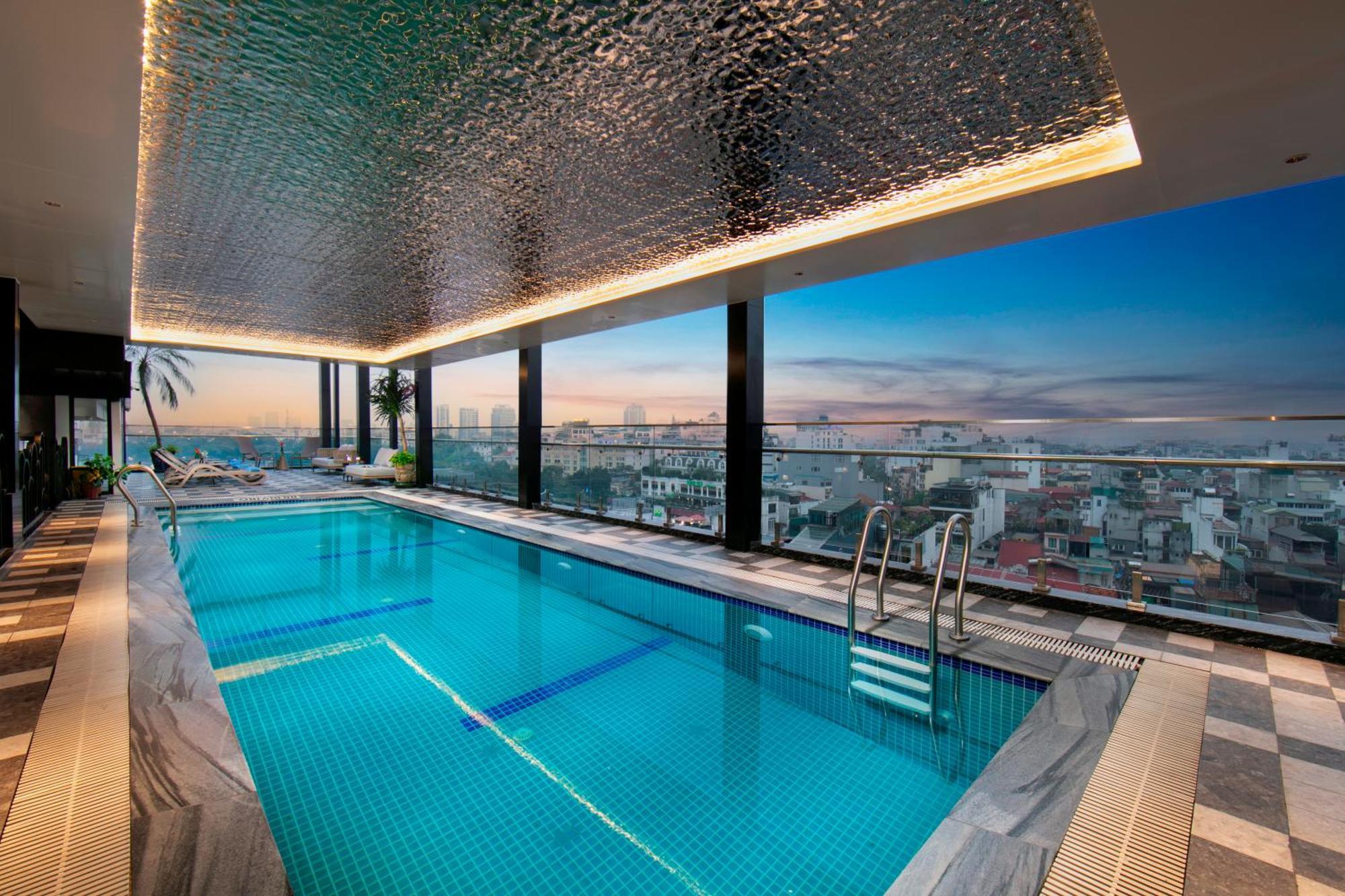فندق ماي دي فيل أولد كوارتر هانوي المظهر الخارجي الصورة The swimming pool at the 360° Sky Lounge