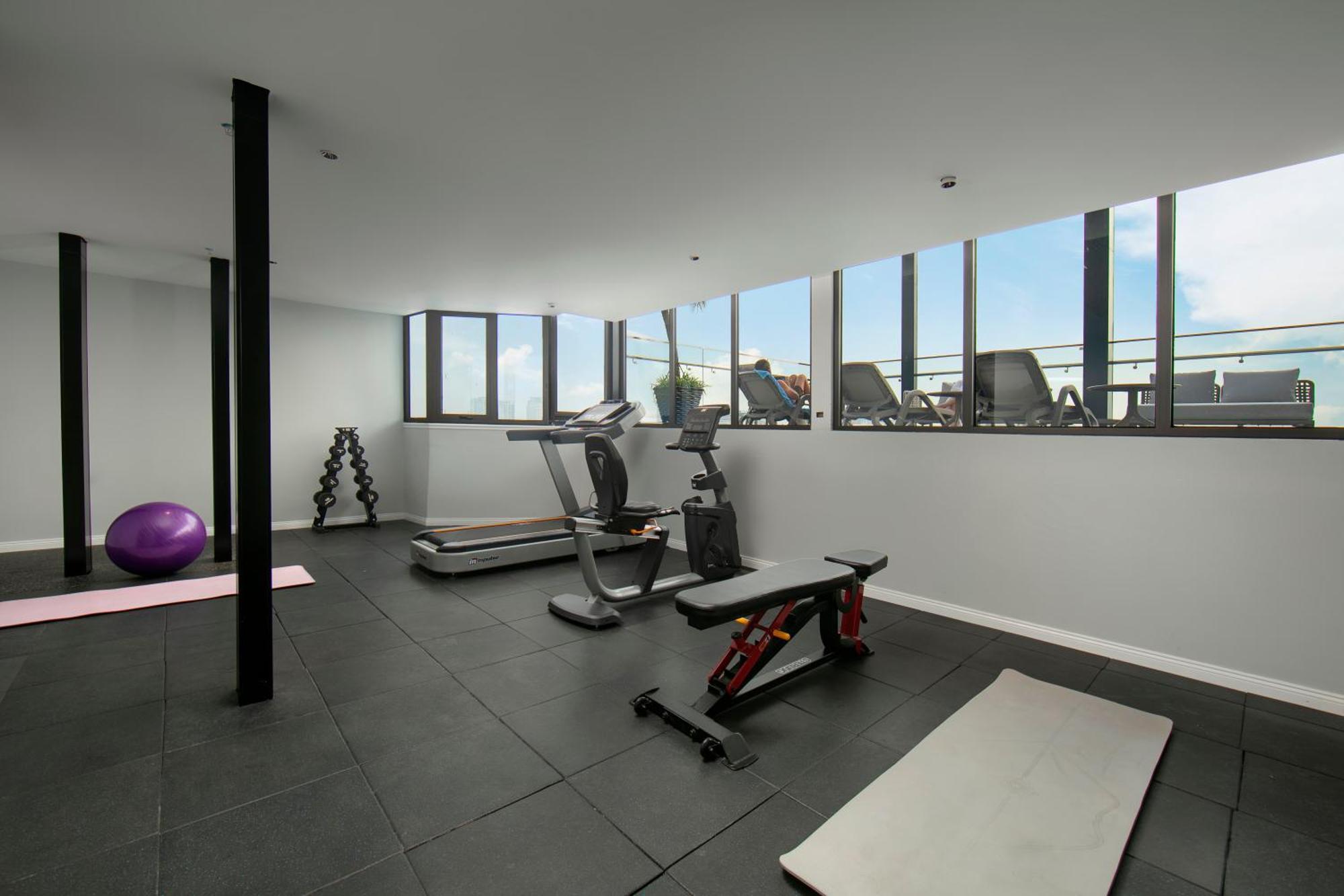 فندق ماي دي فيل أولد كوارتر هانوي المظهر الخارجي الصورة The gym at the 1001 apartment complex